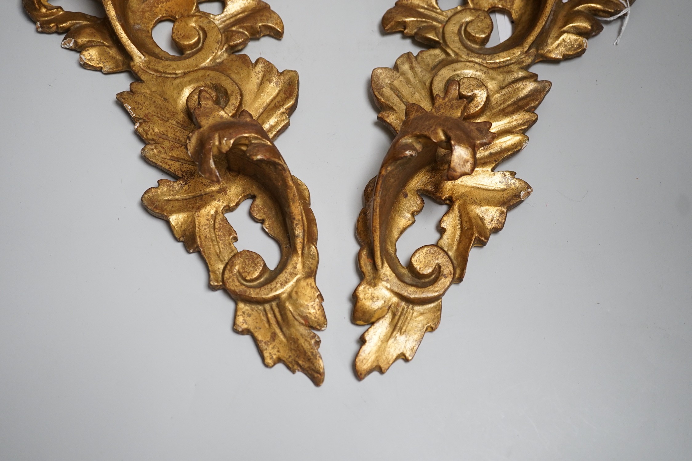 A pair of Italian gilt wood wall brackets in rococo style, early 20th century, 44cm long